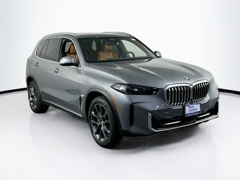 Used 2024 BMW X5 xDrive40i w/ Parking Assistance Package AWD/4WD image 3