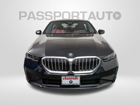 Used 2025 BMW 530i xDrive w/ Premium Package image 9