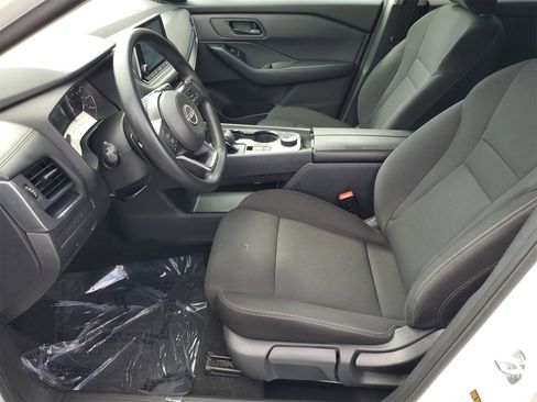 Used 2024 Nissan Rogue S image 5