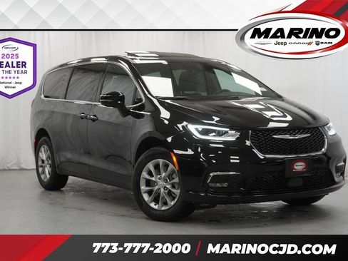 New 2026 Chrysler Pacifica Select image 1