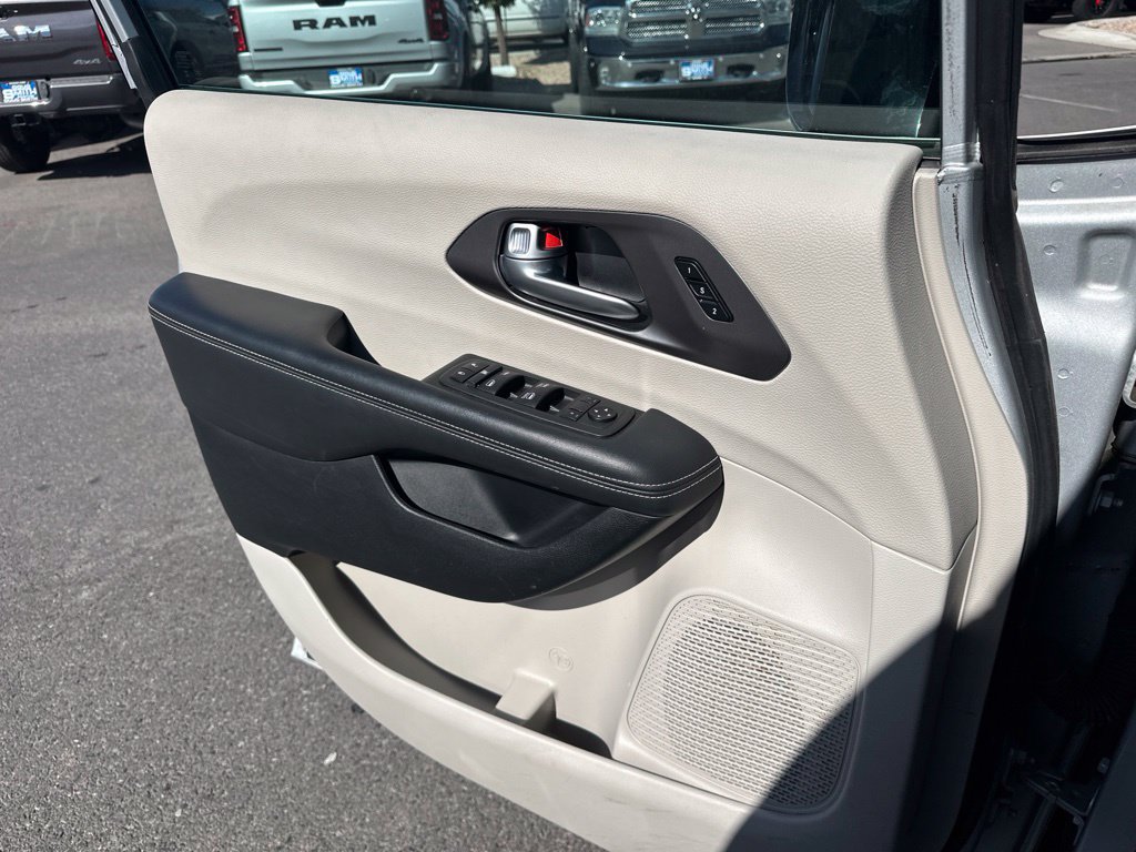 Certified 2024 Chrysler Pacifica Touring-L FWD image 22