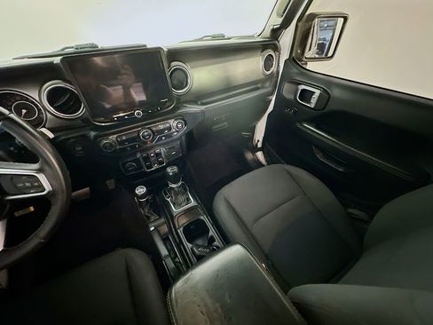 Used 2019 Jeep Wrangler Unlimited Sahara AWD/4WD image 11