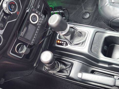 Used 2021 Jeep Gladiator Sport AWD/4WD image 15