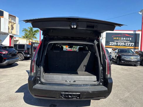 Used 2020 Cadillac Escalade Luxury AWD/4WD image 12