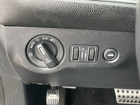 Used 2015 Dodge Challenger R/T Scat Pack w/ Scat Pack Appearance Package image 22