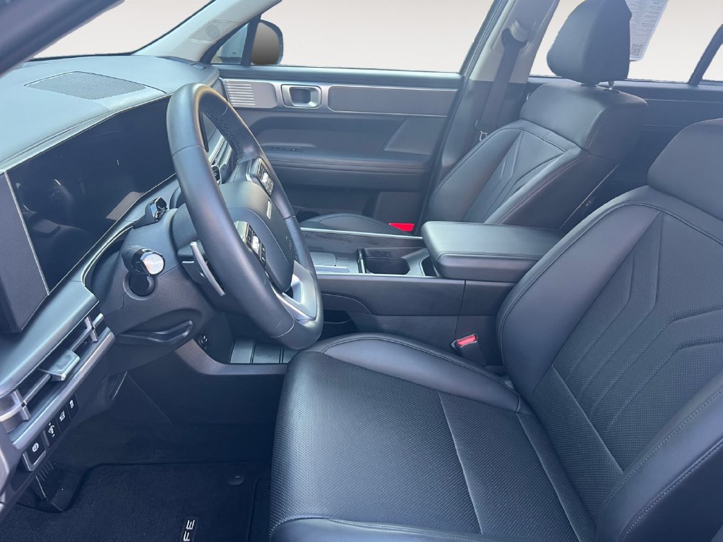 Used 2025 Hyundai Santa Fe SEL AWD/4WD image 11