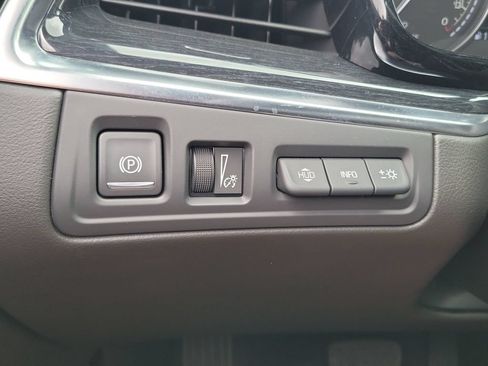 Used 2026 Cadillac XT5 Premium Luxury w/ Driver Assist Package FWD image 17