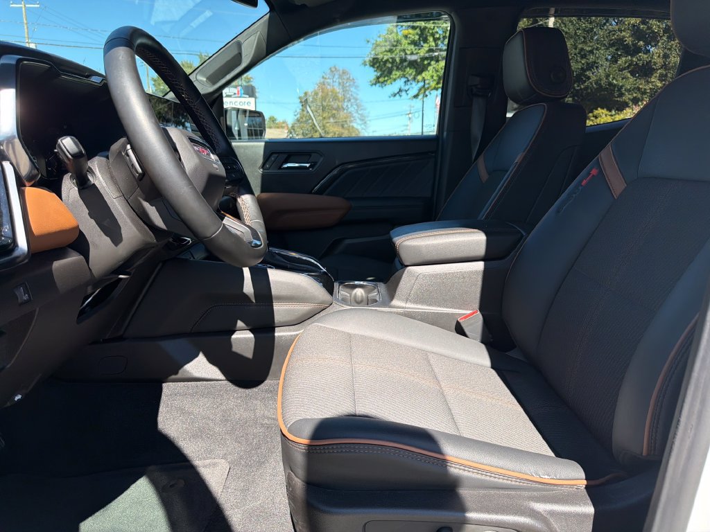 Used 2025 GMC Canyon AT4 AWD/4WD image 9