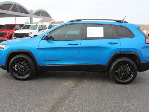 Used 2023 Jeep Cherokee Altitude Lux AWD/4WD image 9