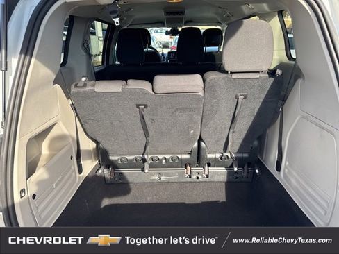 Used 2018 Dodge Grand Caravan SE w/ UConnect Hands-Free Group image 10