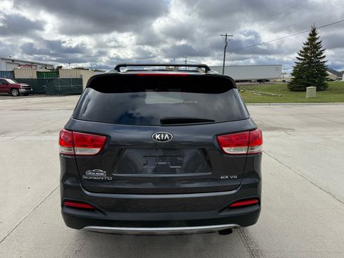 Used 2016 Kia Sorento EX image 6