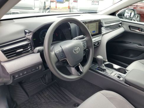 Used 2025 Toyota Camry LE image 8