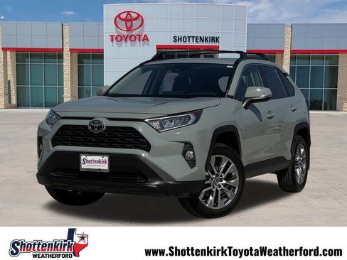 Used 2019 Toyota RAV4 XLE Premium FWD image 1