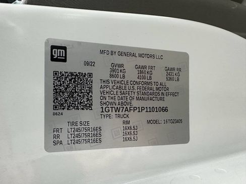 Used 2023 GMC Savana 2500 w/ Driver Convenience Package image 28