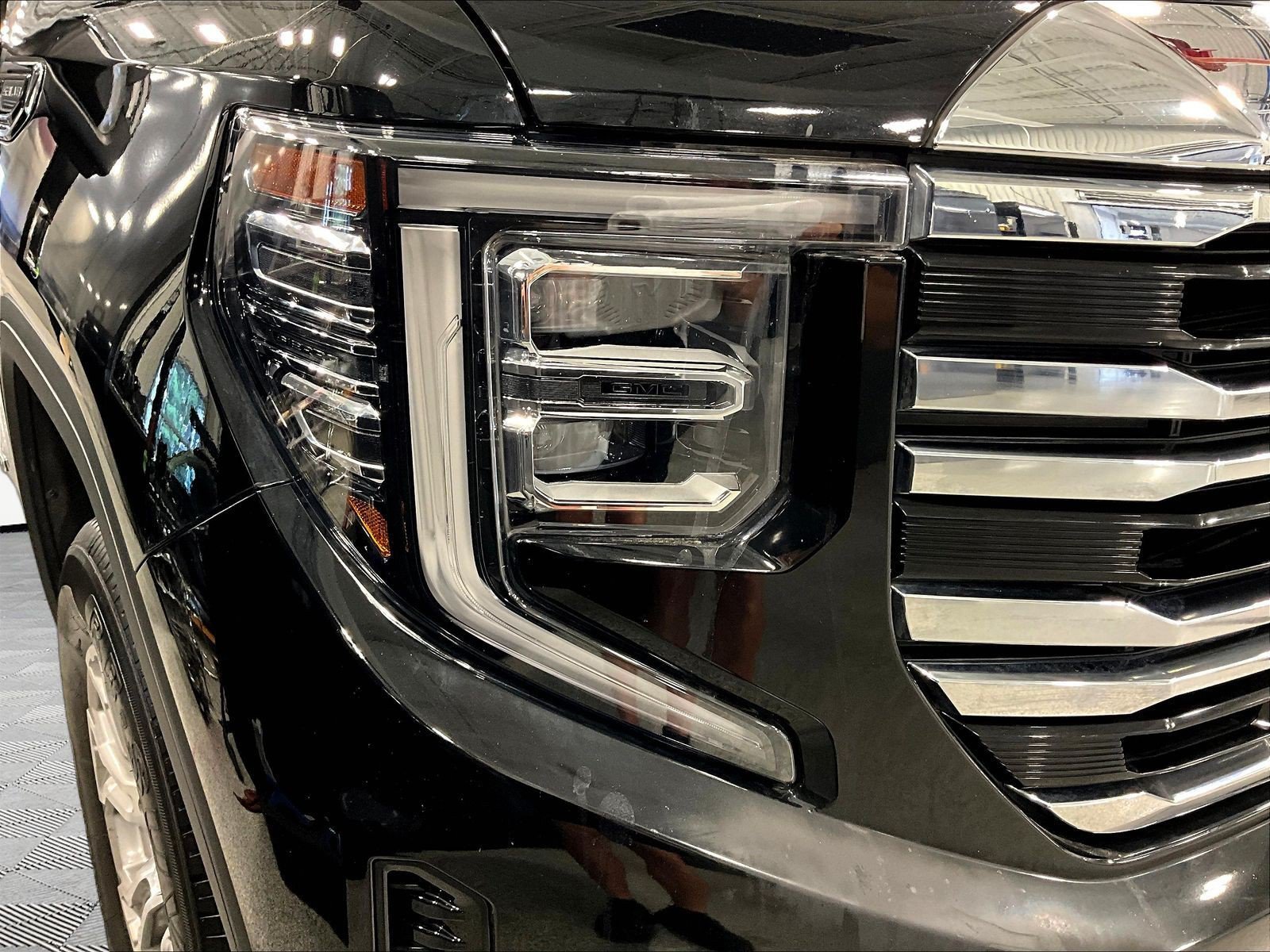 Used 2025 GMC Sierra 1500 SLT AWD/4WD image 32