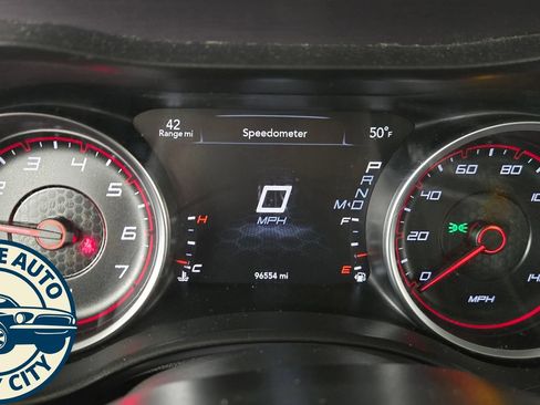 Used 2018 Dodge Charger SXT RWD image 17