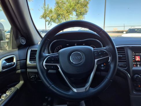 Used 2021 Jeep Grand Cherokee Laredo RWD image 19