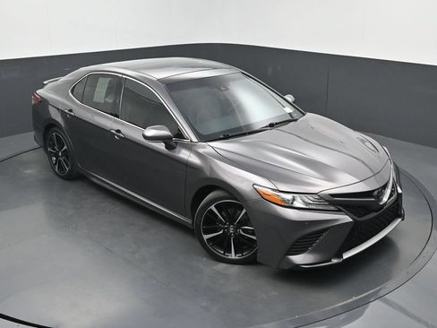 Used 2018 Toyota Camry XSE FWD image 29
