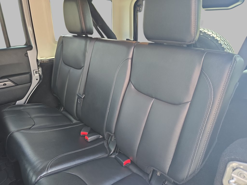Used 2018 Jeep Wrangler Unlimited Sahara w/ Dual Top Group AWD/4WD image 14