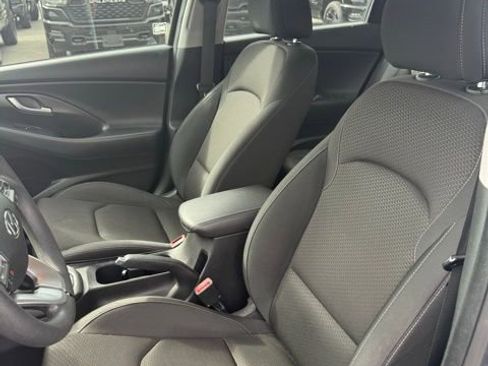 Used 2018 Hyundai Elantra GT image 7