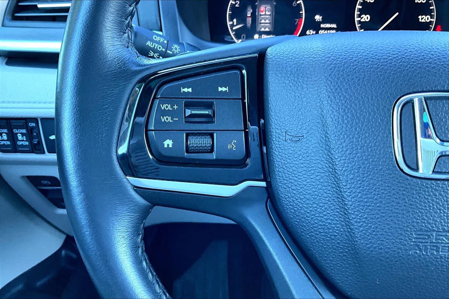 Used 2025 Honda Odyssey EX-L image 24