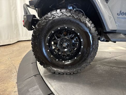 Used 2021 Jeep Wrangler Unlimited Sahara AWD/4WD image 2