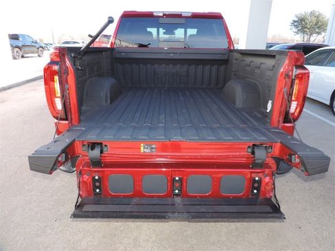 Certified 2025 GMC Sierra 1500 SLT image 18