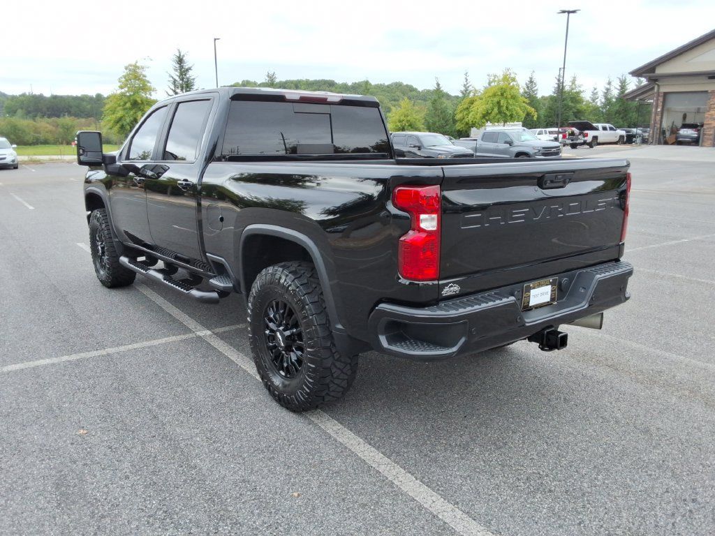 Used 2021 Chevrolet Silverado 2500 LT w/ Midnight Edition AWD/4WD image 7