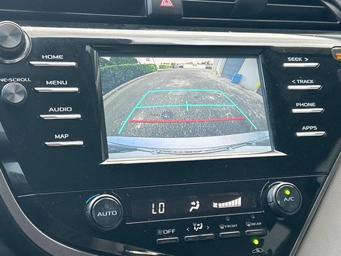 Used 2019 Toyota Camry SE FWD image 22