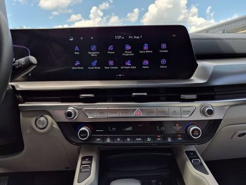 Used 2025 Kia Telluride S FWD image 17