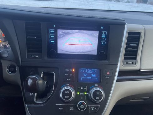 Used 2016 Toyota Sienna XLE image 21