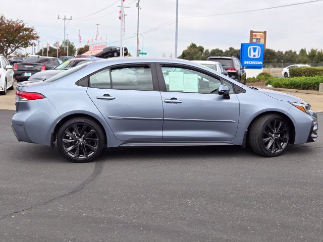 Used 2024 Toyota Corolla SE FWD image 3