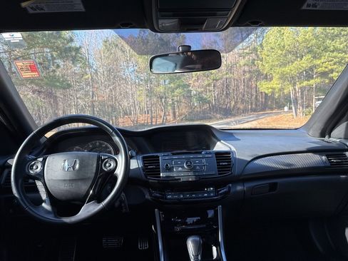 Used 2017 Honda Accord Sport Special Edition image 9