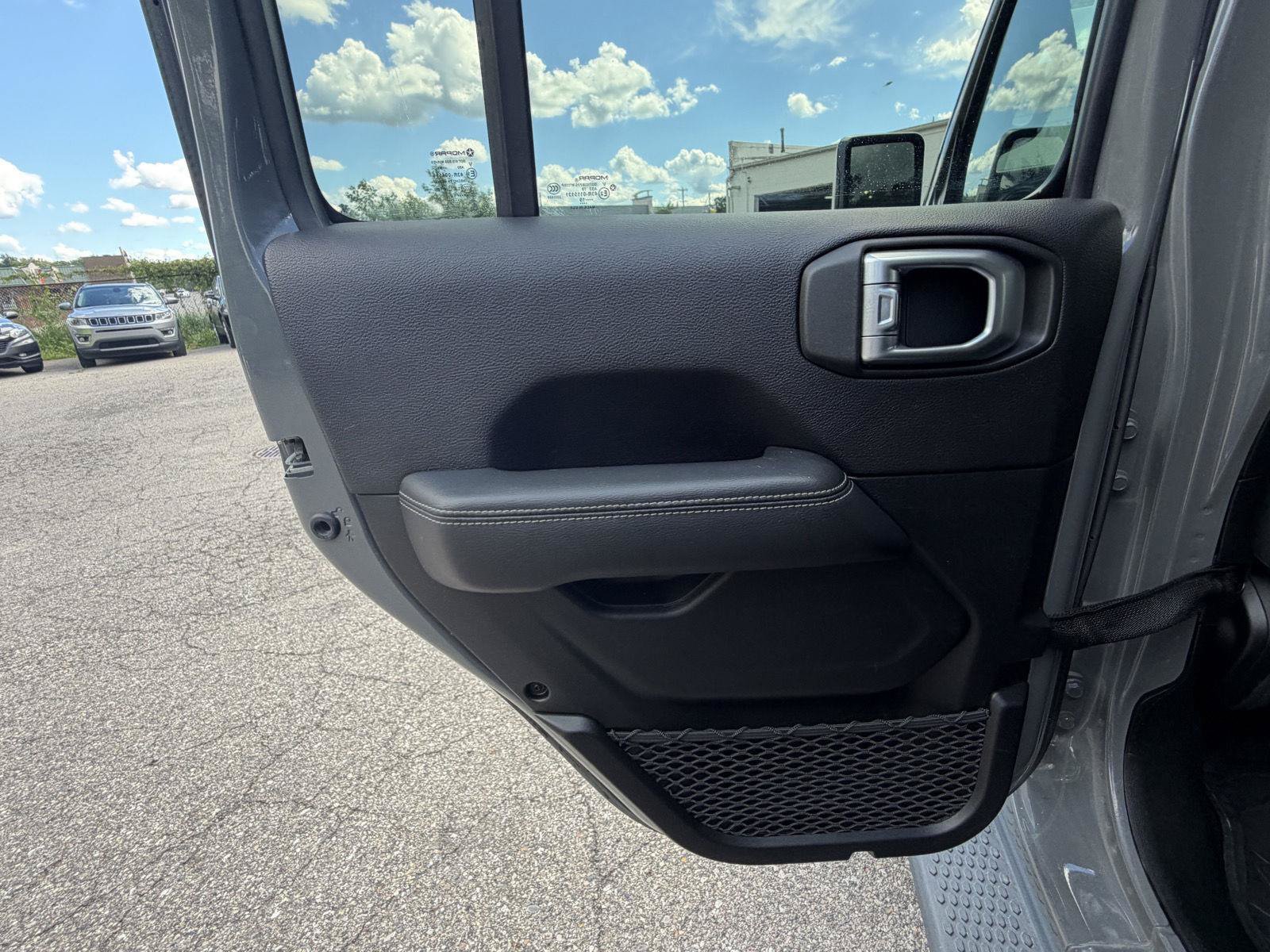 Used 2019 Jeep Wrangler Unlimited Sahara AWD/4WD image 21
