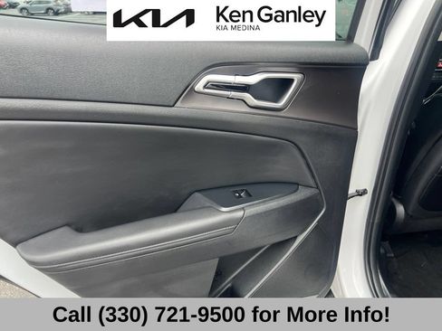 Certified 2026 Kia Sportage EX w/ EX Panorama Roof Package FWD image 44