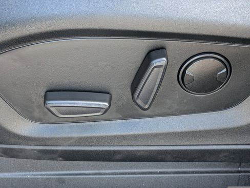 Used 2020 Ford Explorer XLT w/ Equipment Group 202A image 19