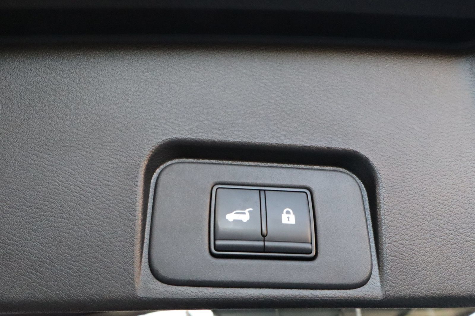 Used 2024 Nissan Rogue SV FWD image 39