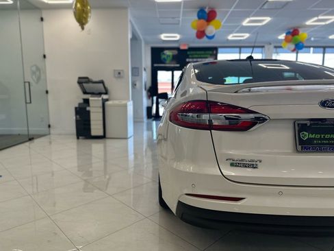 Used 2019 Ford Fusion Energi Titanium image 13