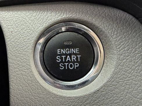 Used 2019 Toyota Sienna XLE w/ XLE Navigation Package FWD image 21