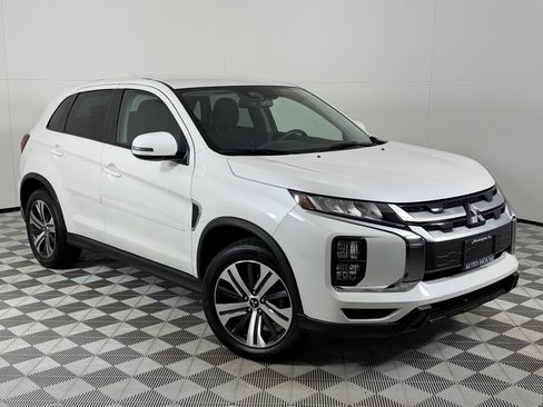 Used 2021 Mitsubishi Outlander Sport SE image 2