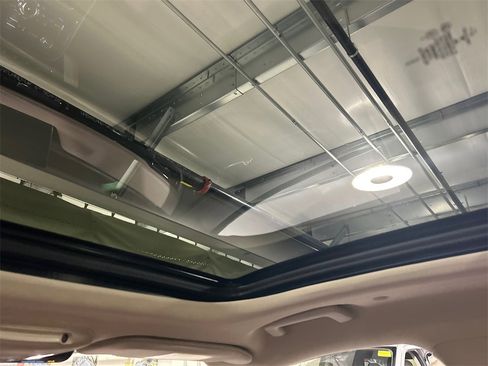 Used 2022 Lincoln Nautilus Reserve image 25