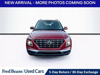 Used 2025 Hyundai Venue Limited video 2