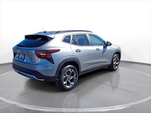 Used 2026 Chevrolet Trax LT w/ Driver Confidence Package image 8