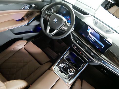 Used 2026 BMW X5 xDrive50e w/ Executive Package image 9