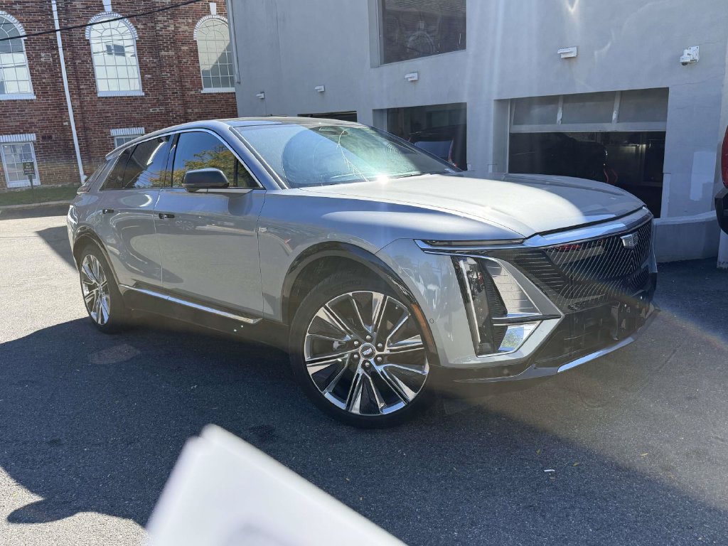 Used 2026 Cadillac Lyriq Signature Luxury w/ Nappa Leather Package AWD/4WD image 3