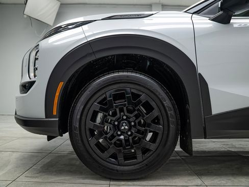 Used 2025 Mitsubishi Outlander Trail Edition image 28