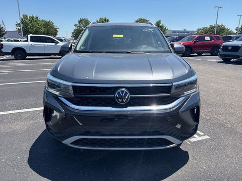 Used 2022 Volkswagen Taos SE AWD/4WD image 2