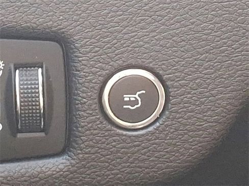 Used 2017 Jeep Cherokee Overland w/ Technology Group image 31