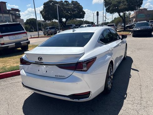 Used 2024 Lexus ES 300h Ultra Luxury FWD image 5