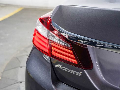 Used 2017 Honda Accord EX image 11